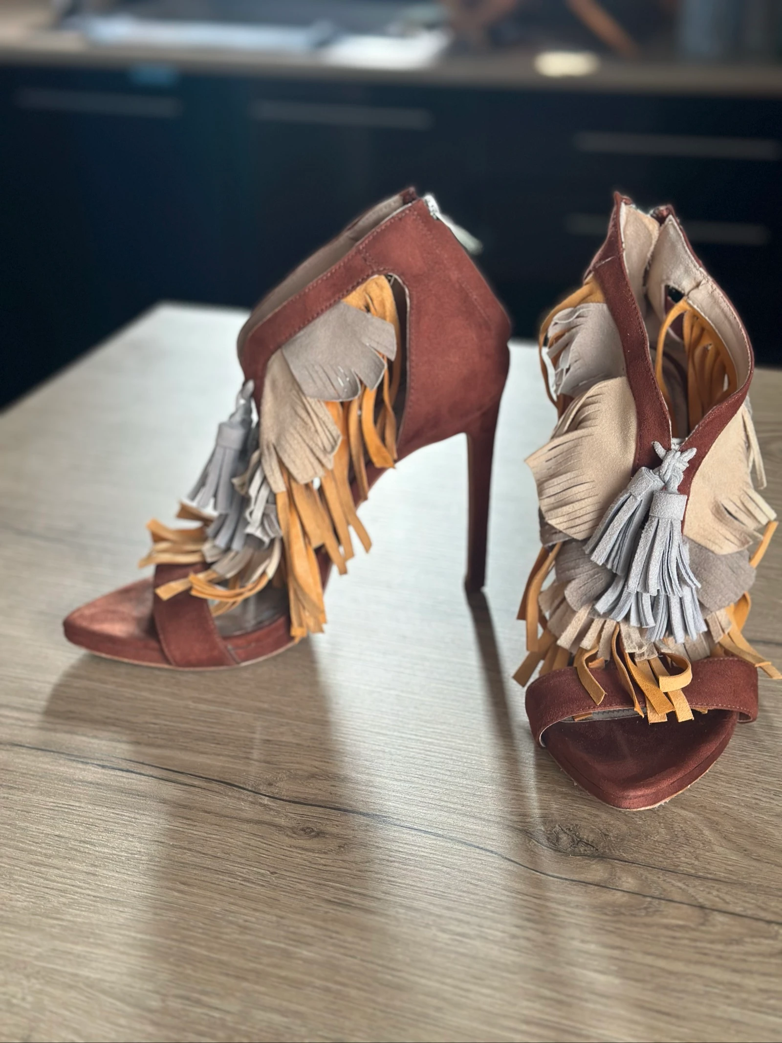 Sandales à talons hauts à franges Zara – Édition Tricolore (Cuir)